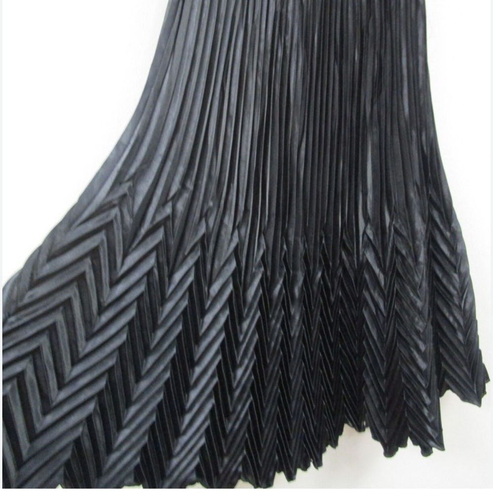 Cachet Black A-Line Skirt - Picture 2 of 7